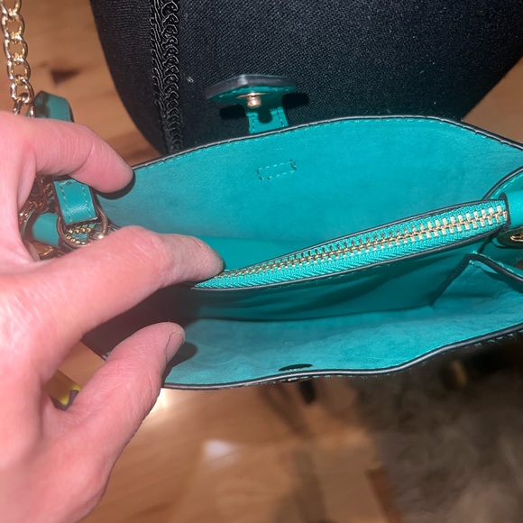 A new day vegan leather crossbody mini purse in green - Picture 7 of 9